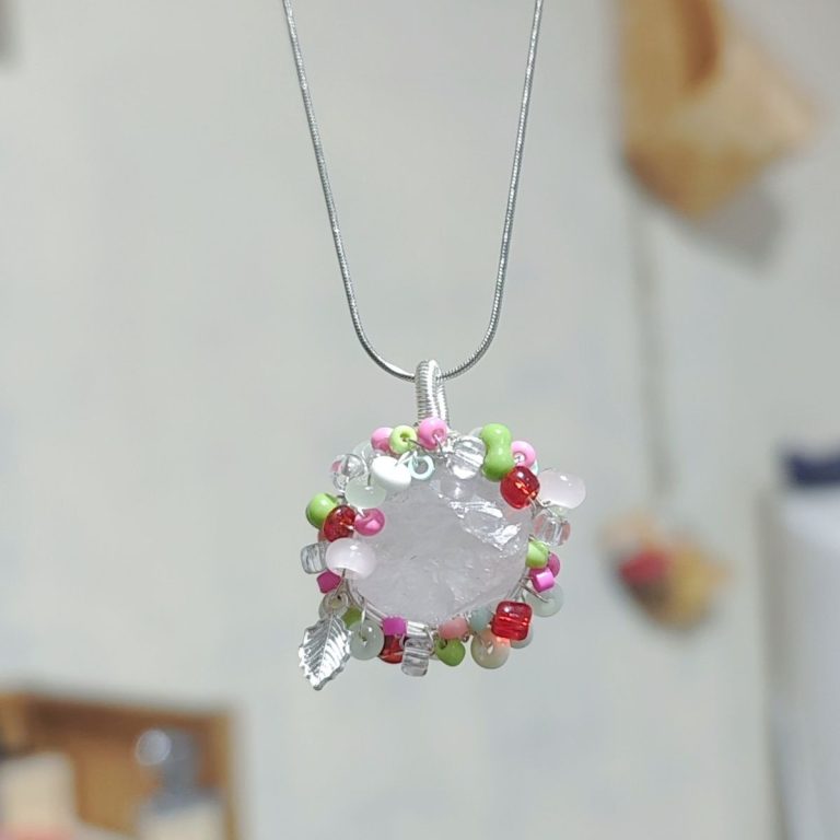 Handmade Raw Rose Quartz Wire-Wrapped Candy Pendant Necklace - Dopamine Jewelry Delight, Exquisite Kawaii Keepsake for Celebrations
